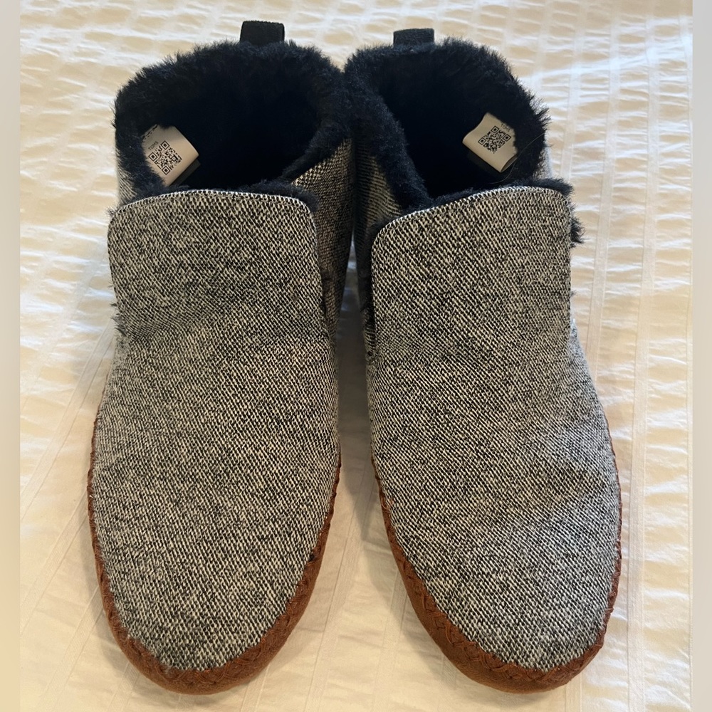 TOMS Black Houndstooth fur-lined Slippers